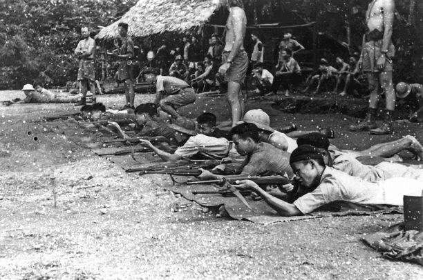 Hồ Chí Minh đã tận dụng lực lượng OSS của Mỹ tại Đông Dương để thúc đẩy cách mạng Việt Nam như thế nào?