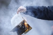 Vụ đốt kinh Qur’an ở Thuỵ Điển và Đan Mạch: Bùng nổ nguy cơ xung đột giữa các nước Hồi giáo và phương Tây