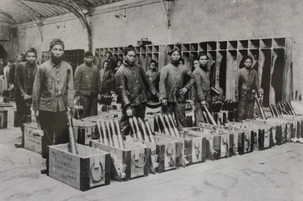 Người Việt Nam trong Chiến tranh Thế giới Thứ nhất:  50.000 tân binh trong ngành công nghiệp chiến tranh của Pháp