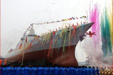 Hải quân TQ đưa vào biên chế tàu chiến ‘khủng’ nhất châu Á