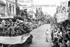 Quân đội Nhân dân Việt Nam tiếp quản thủ đô Hà Nội năm 1954*