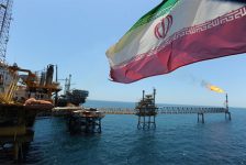 Câu chuyện lợi ích quanh giếng dầu Iran: Nước cờ may rủi của Nhà Trắng