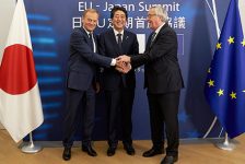 Nhìn từ FTA Nhật Bản và EU: Tự do thương mại “quyết chiến” chủ nghĩa bảo hộ