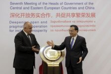 Trung Quốc ký thỏa ước hợp tác Châu Âu trong khi tranh chấp với Mỹ