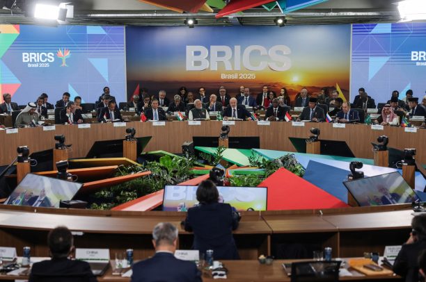 Chuyển động của khối BRICS trước trừng phạt thứ cấp của Mỹ
