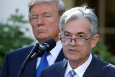 Tín hiệu đáng sợ, Donald Trump bất lực trước làn sóng tháo chạy