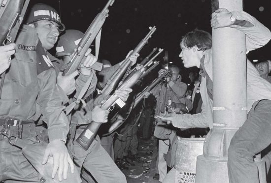 Mặt trận phản chiến bên trong nước Mỹ