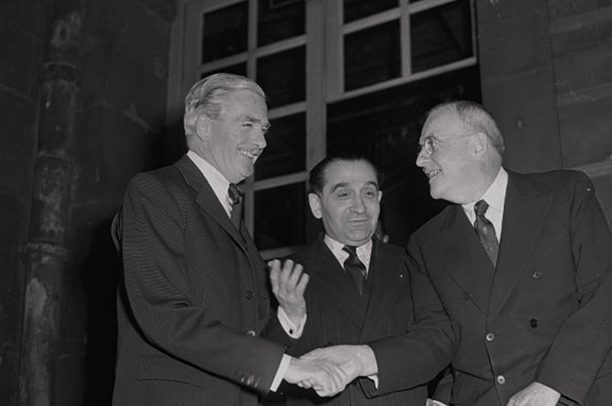 Nguy cơ can thiệp quân sự từ Hoa Kỳ trong giai đoạn đàm phán Hội nghị Genève 1954 và chiến lược của quốc gia này (Kỳ cuối)