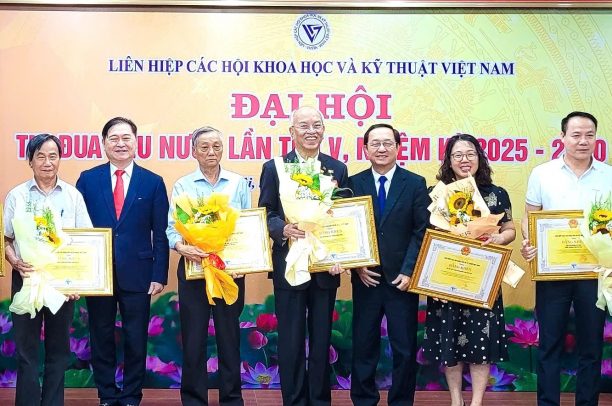 Viện Phương Đông được vinh danh tại Đại hội thi đua yêu nước lần thứ V Liên hiệp các Hội Khoa học và Kỹ thuật Việt Nam