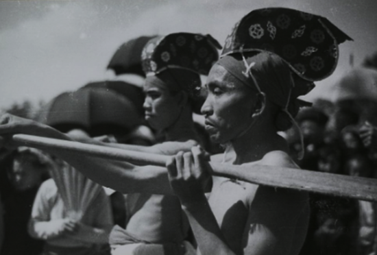 Hội thi bơi trải ở ngã ba Bạch Hạc