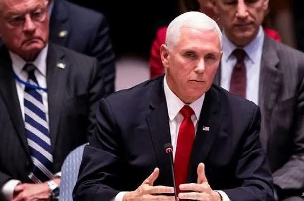 Mỹ sắp chìa 'củ cà rốt' với quân đội Venezuela