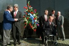 Việt Nam trên báo Mỹ: Kerry – McCain: Một tình bạn khép lại cuộc chiến (Kỳ 2)