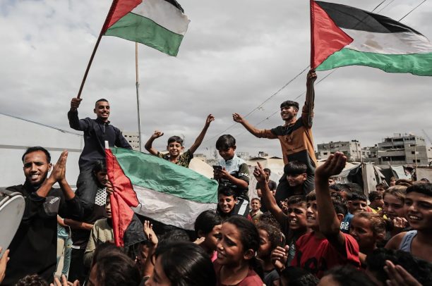 Bàn về các nhân tố tác động chủ yếu đến cục diện thế giới và hệ thống quan hệ quốc tế đương đại