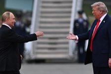 Chính sách chống Nga ngầm của Donald Trump: Khi “thân thiện bề mặt” che giấu một chiến lược bao vây tàn khốc