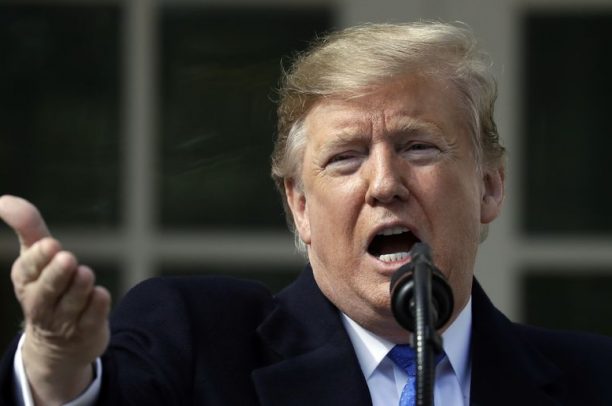 Đằng sau quyết định gây sốc mới của ông Trump