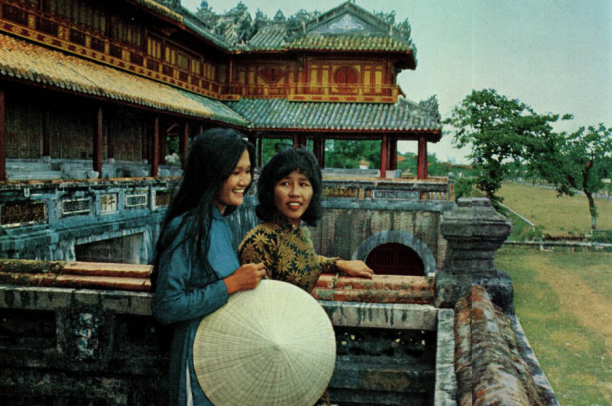 Chân dung Việt Nam đằng sau những tiêu đề báo chí (kỳ 1)