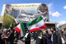 Vì sao Mỹ phải dừng lại trước Iran?