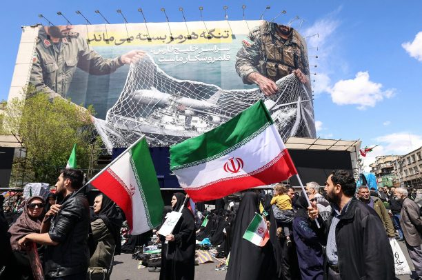 Vì sao Mỹ phải dừng lại trước Iran?