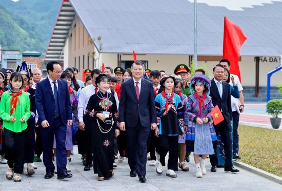Niềm vui lớn ngày khai giảng năm học mới hứa hẹn sự đột phá phát triển của giáo dục Việt Nam