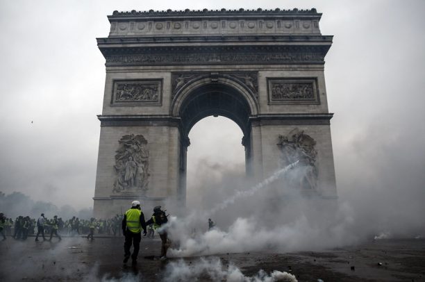 Khải Hoàn Môn tan hoang sau biểu tình lớn nhất thập niên ở Paris
