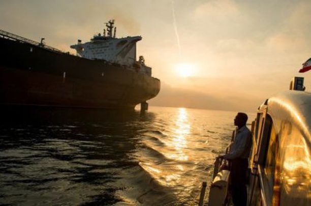 Giá dầu có thể lên 90 USD/thùng vì Mỹ tái trừng phạt Iran