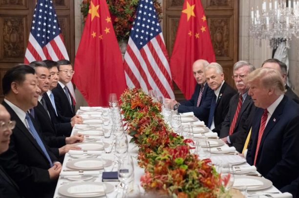 Ngôn ngữ cơ thể nói gì về ông Tập, Trump ở 'bữa ăn tối đình chiến'?