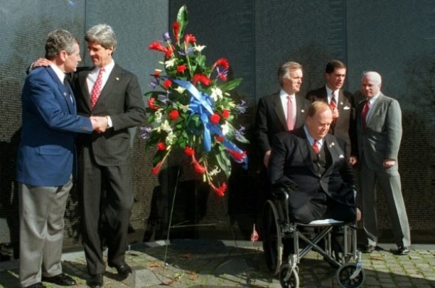 Việt Nam trên báo Mỹ: Kerry - McCain: Một tình bạn khép lại cuộc chiến (Kỳ 2)